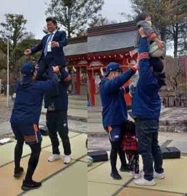 大部高萩市長をリフト